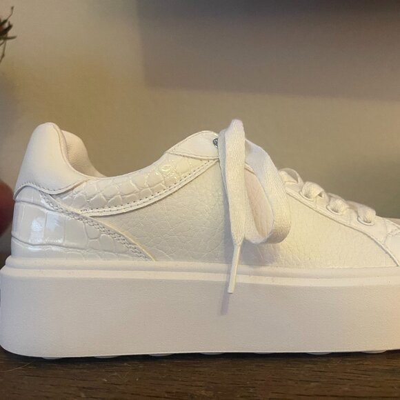 Michael Kors Romey Platform Sneakers   Size 8 - Picture 5 of 8